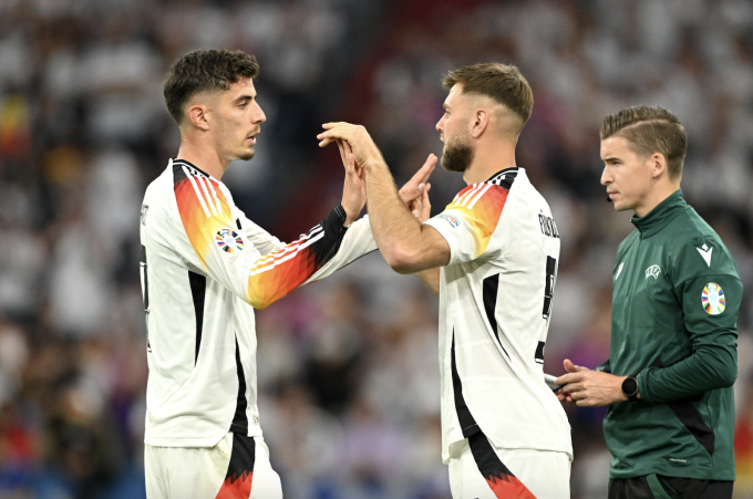 Kai Havertz (trái) rời sân nhường chỗ cho Niclas Fullkrug (giữa) trong trận Đức hòa Thuỵ Sĩ 1-1 tại lượt cuối bảng A Euro 2024. Ảnh: UEFA