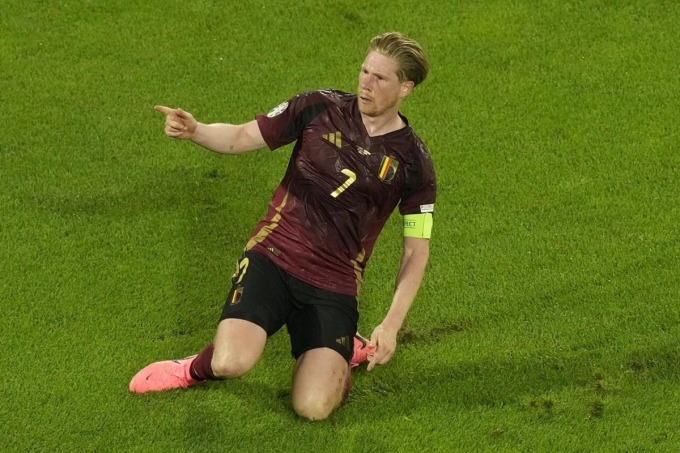 De Bruyne mừng bàn nâng tỷ số lên 2-0. Ảnh: Reuters