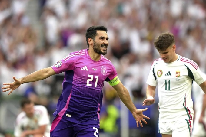 Gundogan mừng bàn ấn định thắng lợi 2-0 trước Hungary. Ảnh: AP