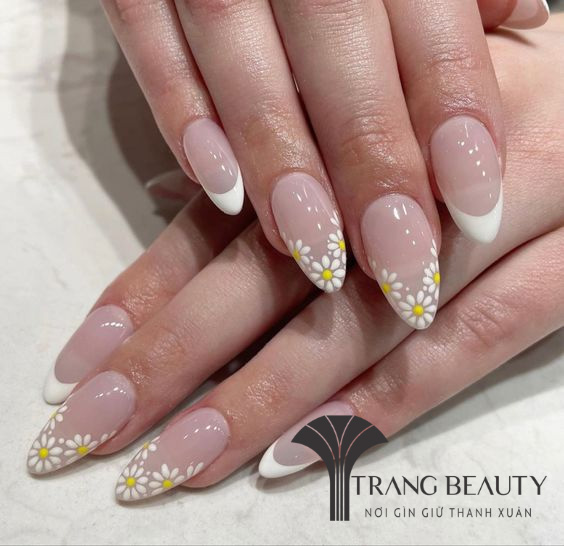 Mẫu nail cúc họa mi dịu dàng, nghệ thuật