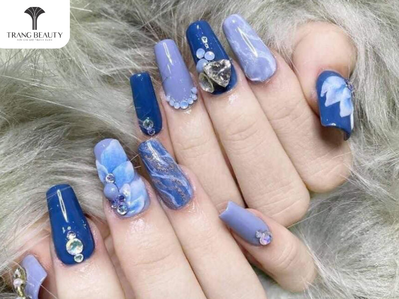 Mẫu nail đi biển xanh dương tươi mát