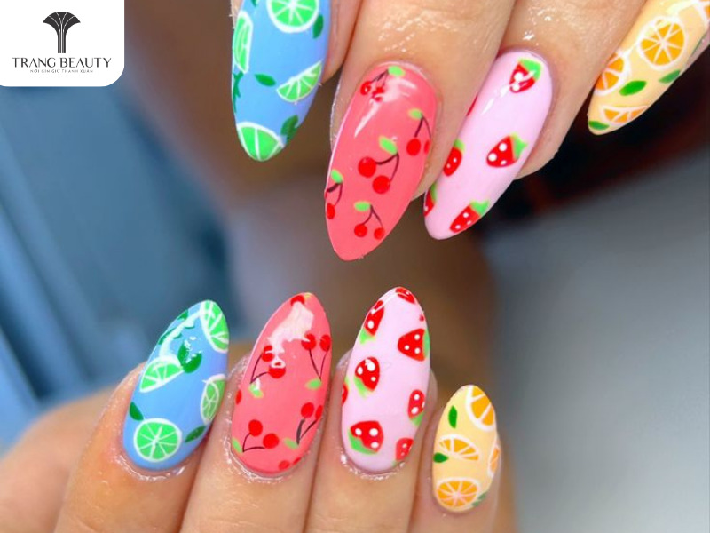 Những nail sắc màu sặc sỡ