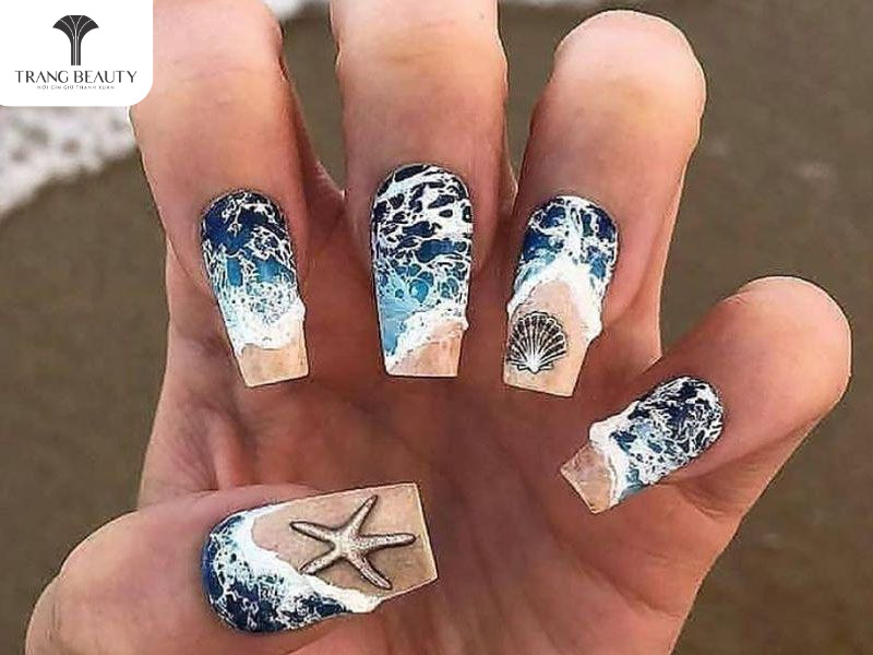 Những mẫu nail đi biển họa tiết bọt sóng