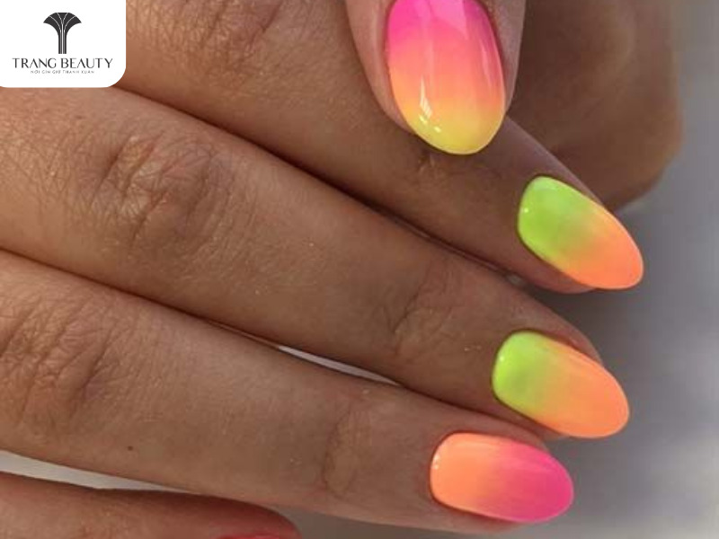 Mẫu nail đi biển độc đáo kiểu ombre