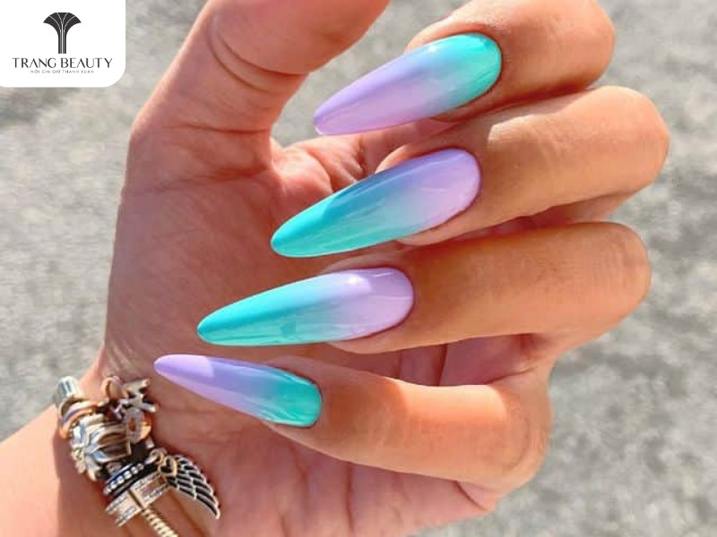 Mẫu nail đi biển độc đáo kiểu ombre