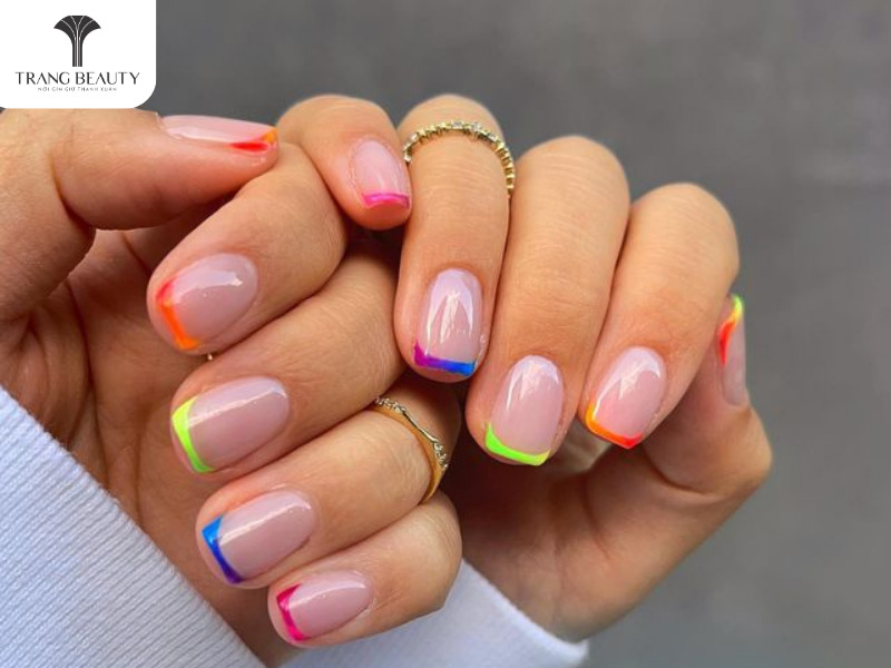 Nail đi biển màu neon