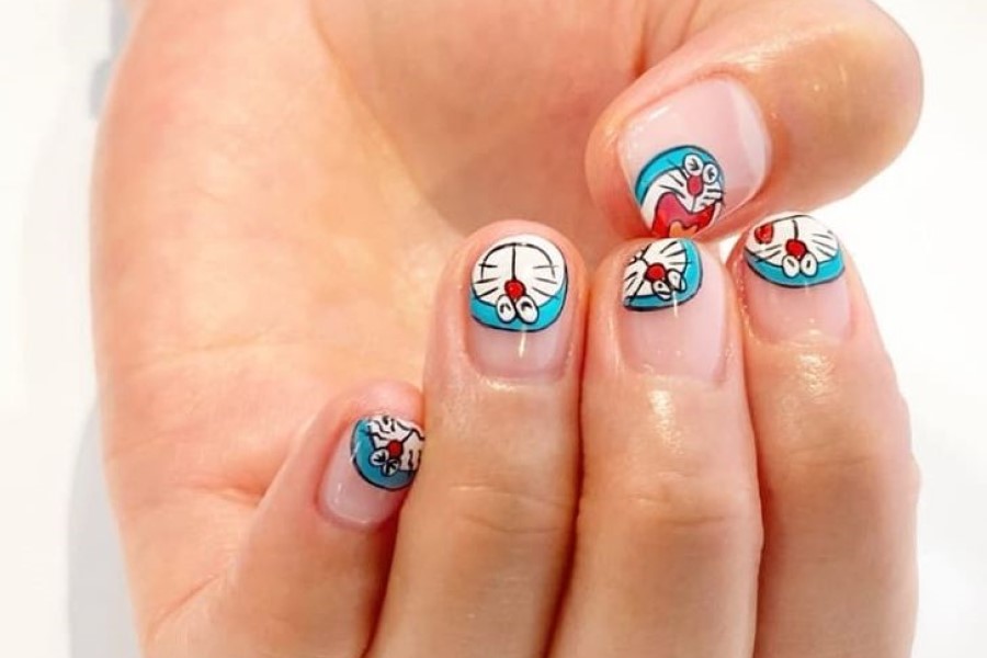 Một mẫu nail Doremon khác được kết hợp cùng với các bảo bối thần kỳ