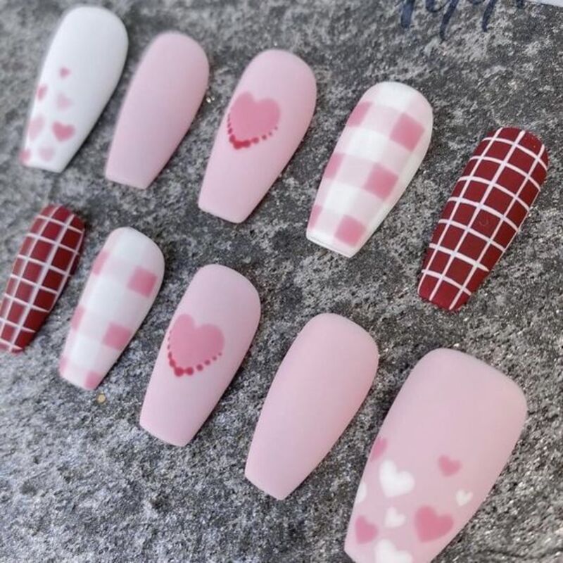 Kiểu nail màu hồng nude nhẹ nhàng và nữ tính