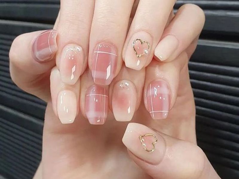 Mẫu nail họa tiết dạ tweed kết hợp đính đá sang chảnh