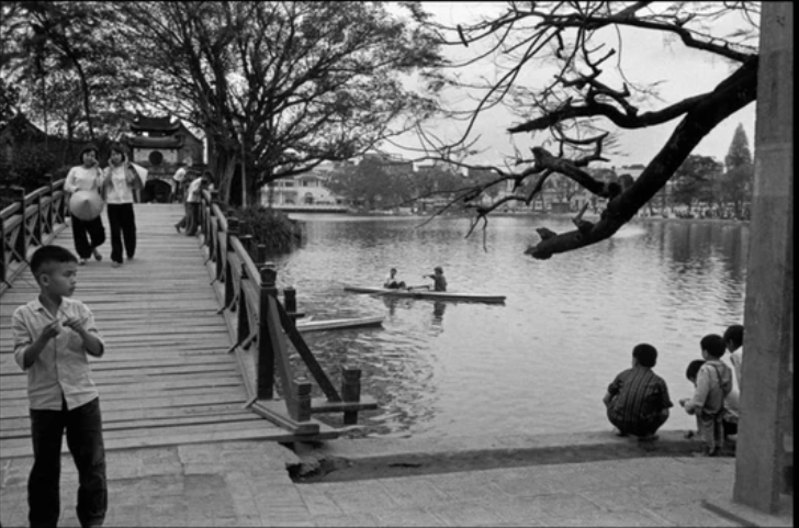 Tranh ho gom chup nam 1975