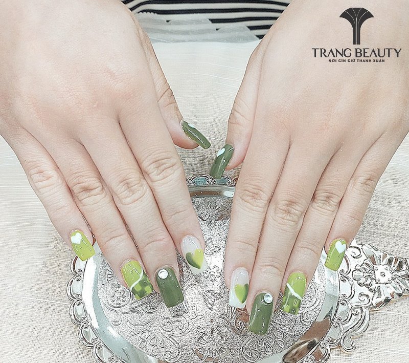 Mẫu nail đẹp cho móng ngắn sang chảnh độc đáo