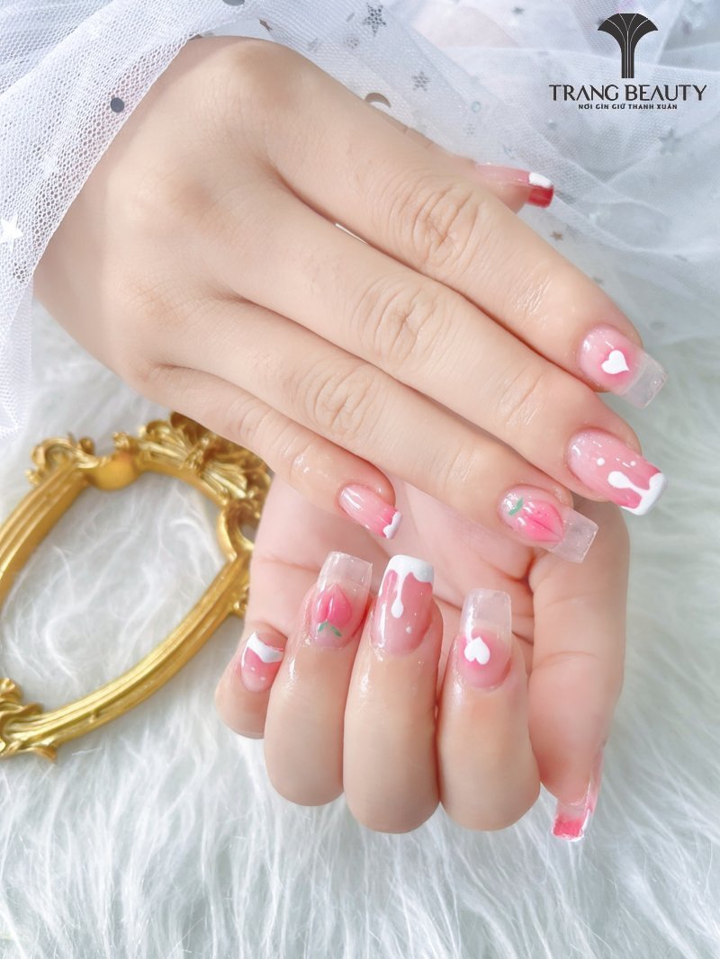 Nail ngắn sang chảnh kết hợp sáng tạo