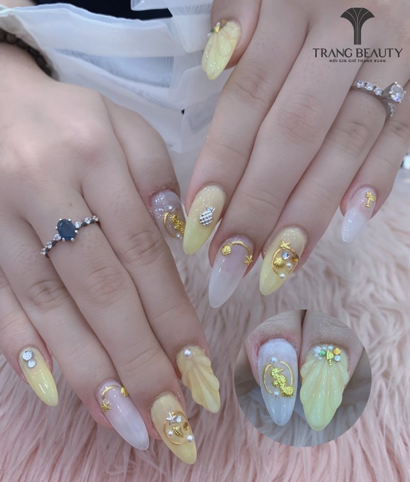 Mẫu nail ngắn đính đá sành điệu