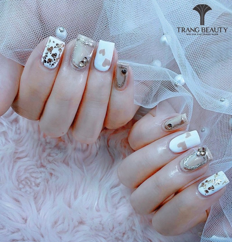 Mẫu nail móng ngắn sơn nhũ