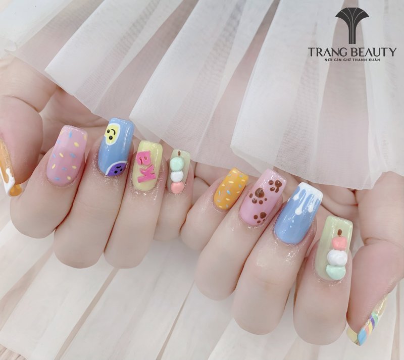 Mẫu nail móng ngắn hoạ tiết độc đáo