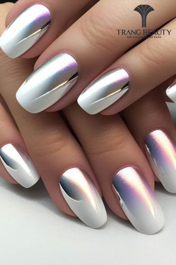 Mẫu nail tráng gương sang trọng