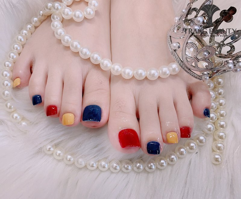 Nail móng ngắn cá tính mà trẻ trung