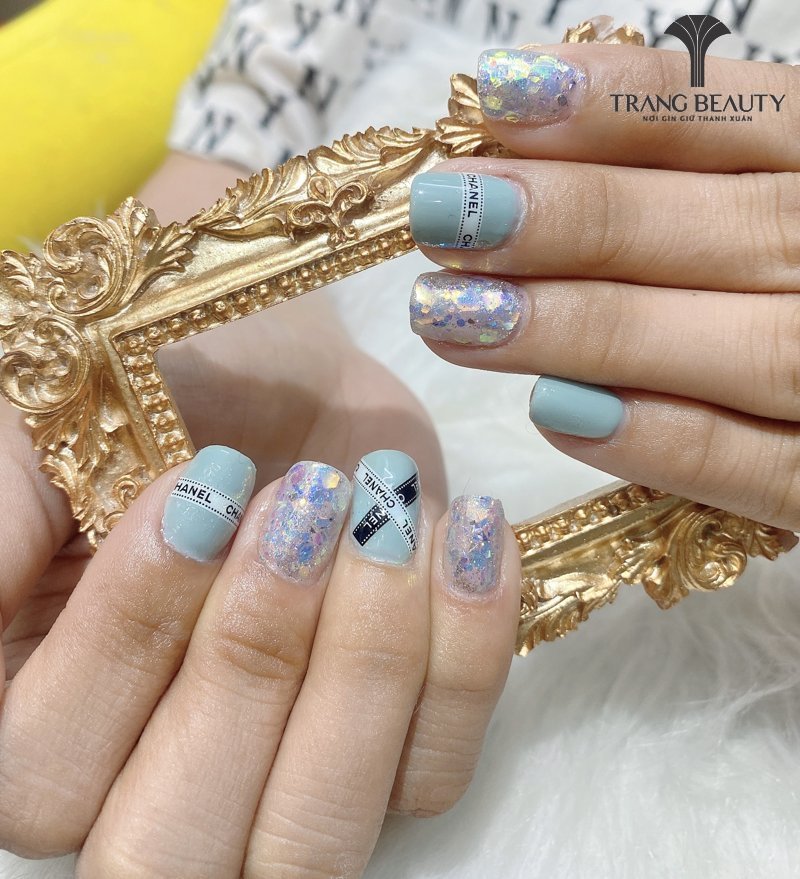 Nail móng ngắn đen cá tính