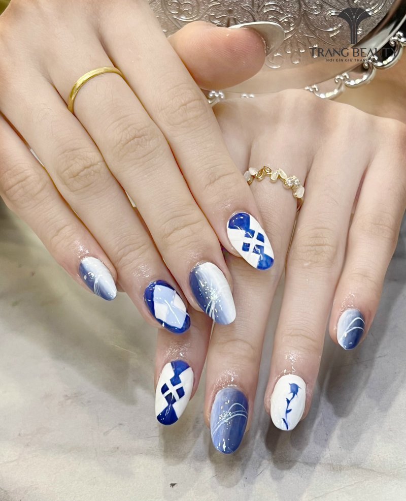 Một vài mẫu nail móng ngắn dễ thương