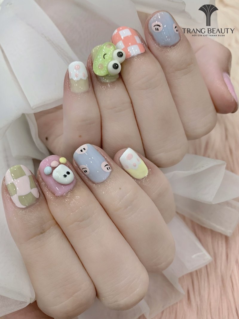 Một vài mẫu nail móng ngắn french đầu móng