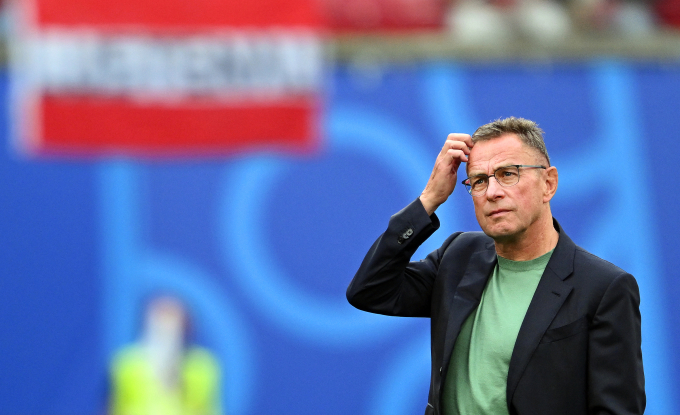 HLV Ralf Rangnick ưu tư trong trận Áo thua Thổ Nhĩ Kỳ 1-2 ở vòng 1/8 Euro 2024 trên sân RB Arena, Leipzig ngày 2/7. Ảnh: AFP