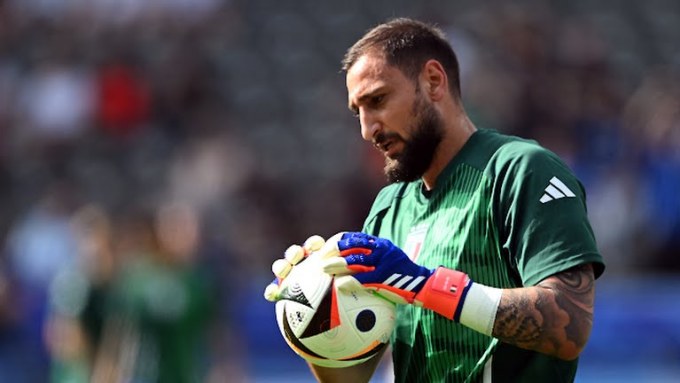 Thủ thành Donnarumma trong trận thua Thuỵ Sĩ 0-2 ở vòng 1/8 Euro 2024 trên sân Olympia, Berlin ngày 29/6. Ảnh: Reuters.